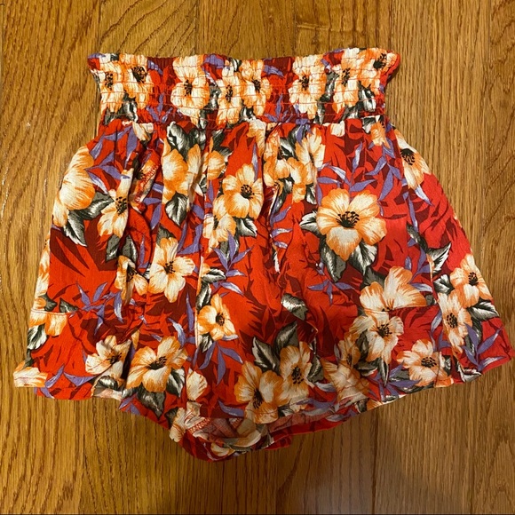 2 Cotton On Floral Shorts - Picture 3 of 3